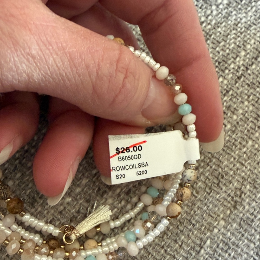 White and Gold memory wire Beaded Bracelet - Picture 3 of 4